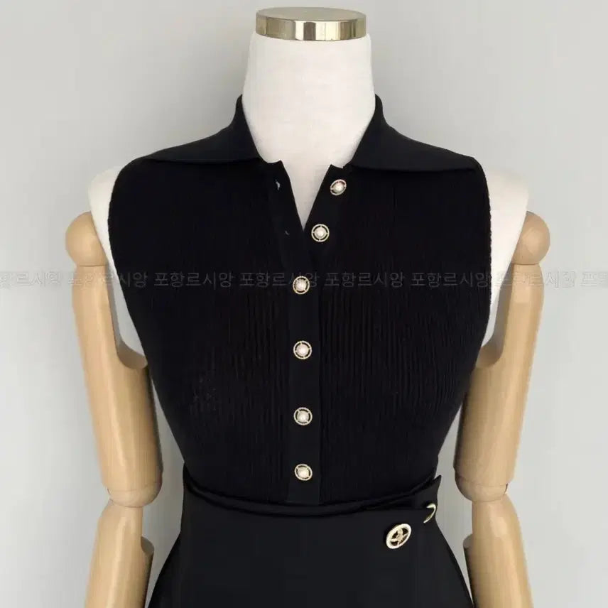 [BUNJANG] Sleeveless Knit Top with Gold Trim Collar / (수입의류) 금장 카라 민소매 니트