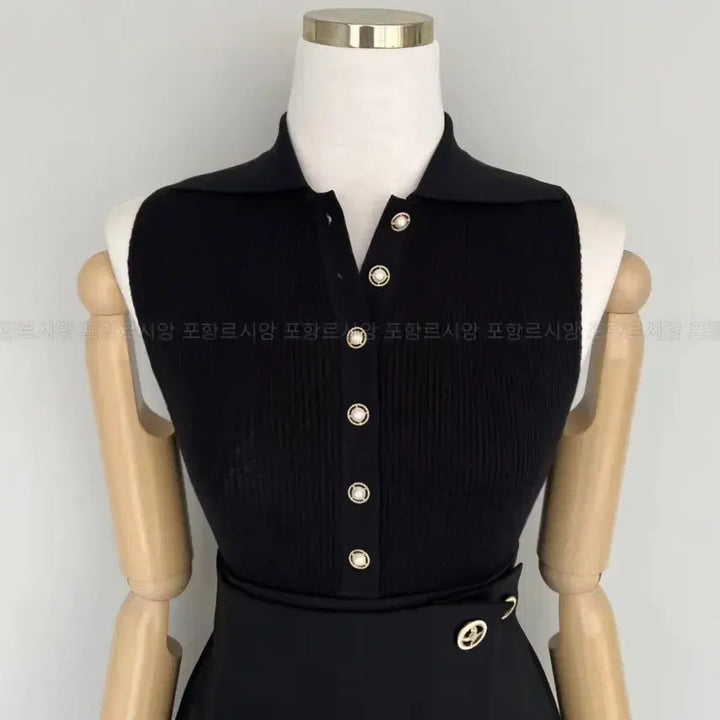 [BUNJANG] Sleeveless Knit Top with Gold Trim Collar / (수입의류) 금장 카라 민소매 니트