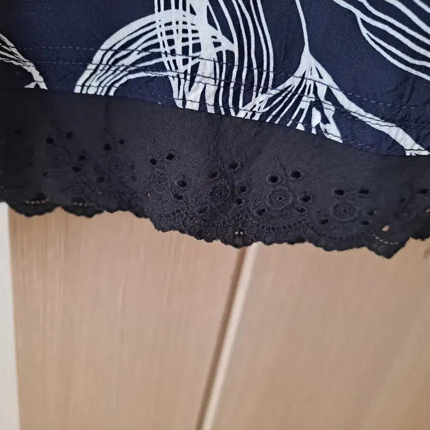 [SOLD OUT] 레이온 플라워 패턴 밑단 레이스 원피스