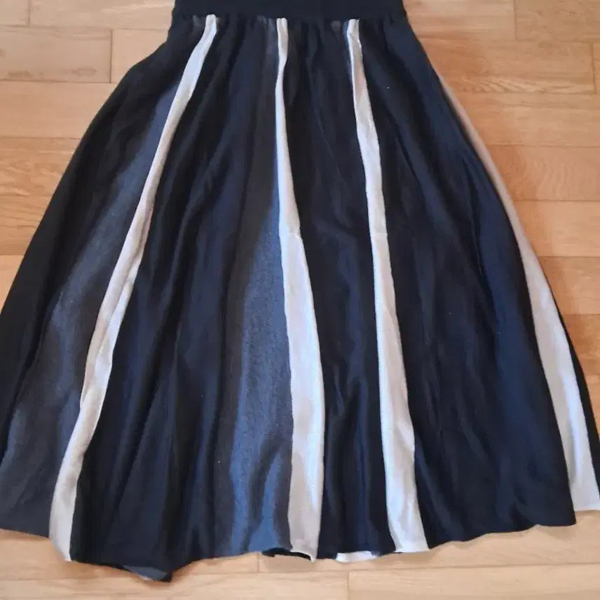 [BUNJANG] Stripe Long Skirt Black/White / 스트라이프 롱 스커트 블랙/화이트