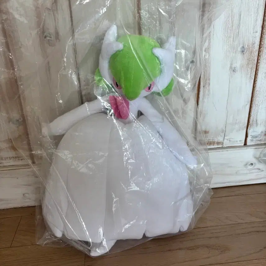 [BUNJANG] Pokemon Center Gardevoir Plush - Sealed / 포켓몬센터 메가가디안 인형 미개봉