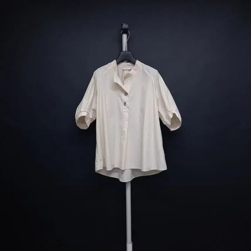 [BUNJANG] The Izzat Spring/Summer Nylon Blouse (Beige) / 더 아이잗 춘하 사그락 블라우스 55-77