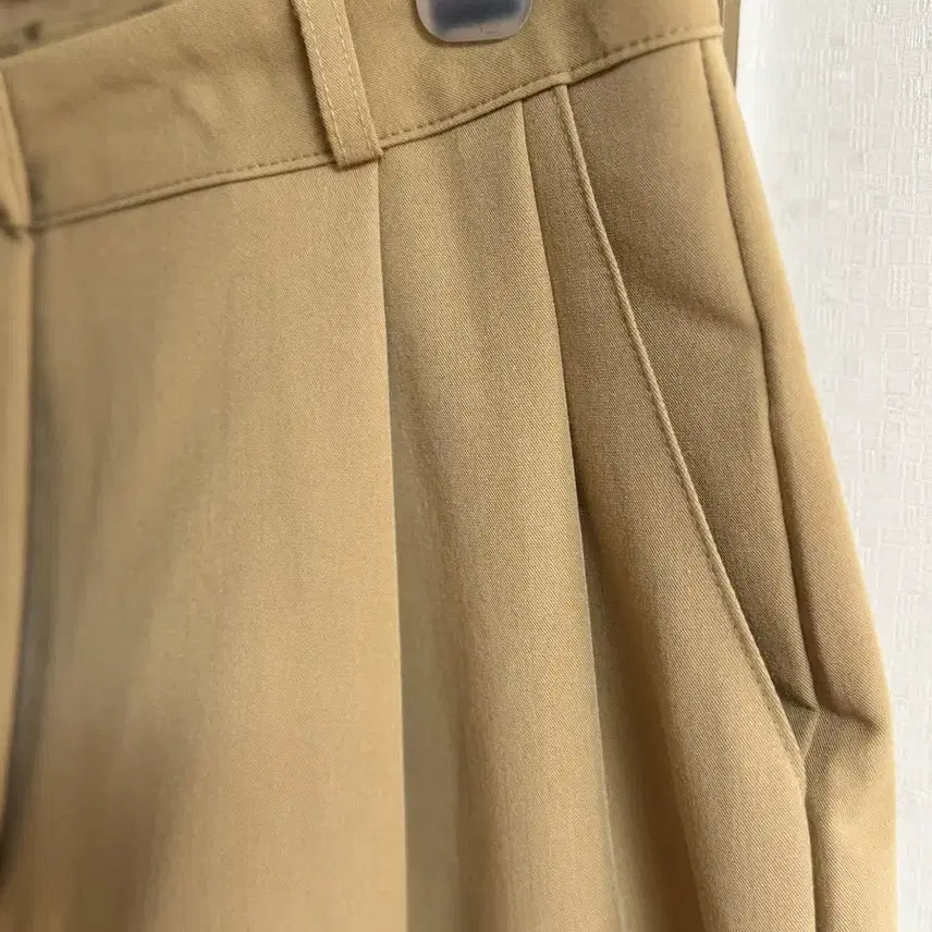 [SOLD OUT] 멋찐 카멜베이지 핀턱 하프팬츠(M)새상품