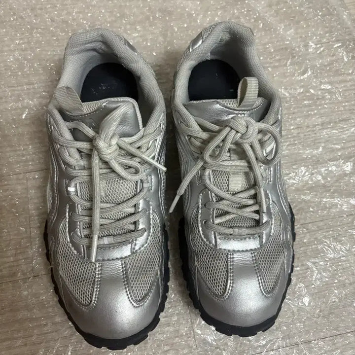 [BUNJANG] Fila Eshafe Silvermoon Shoes (Size 235) / 휠라 에샤페 실버문 (235)