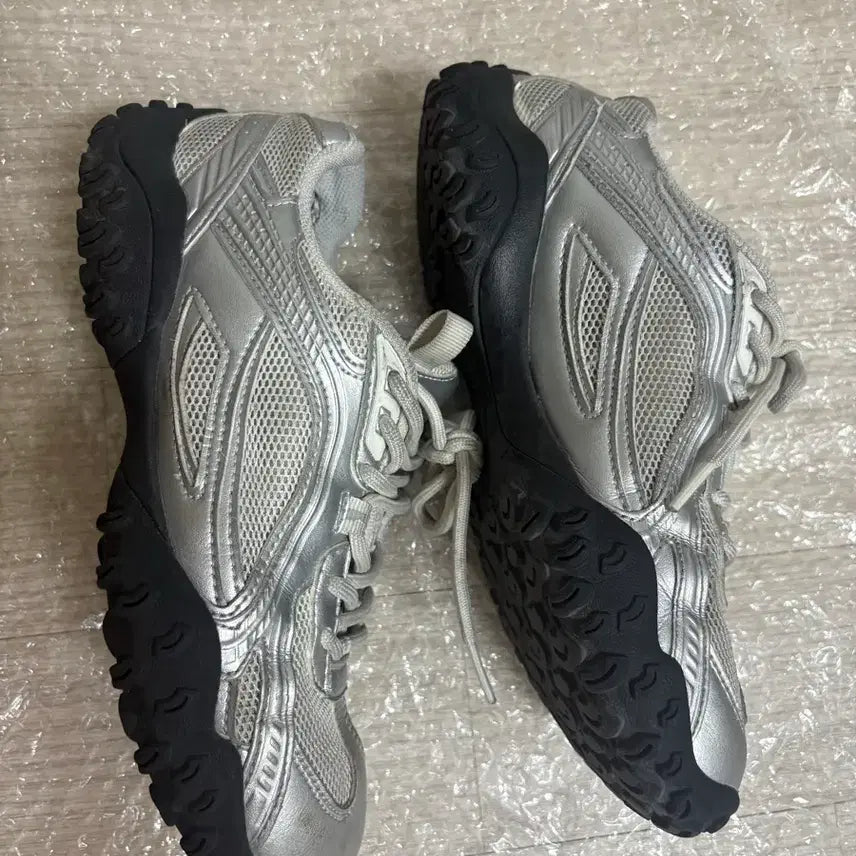 [BUNJANG] Fila Eshafe Silvermoon Shoes (Size 235) / 휠라 에샤페 실버문 (235)