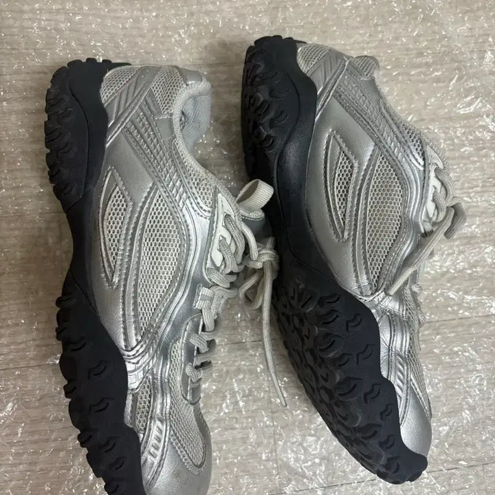 [BUNJANG] Fila Eshafe Silvermoon Shoes (Size 235) / 휠라 에샤페 실버문 (235)
