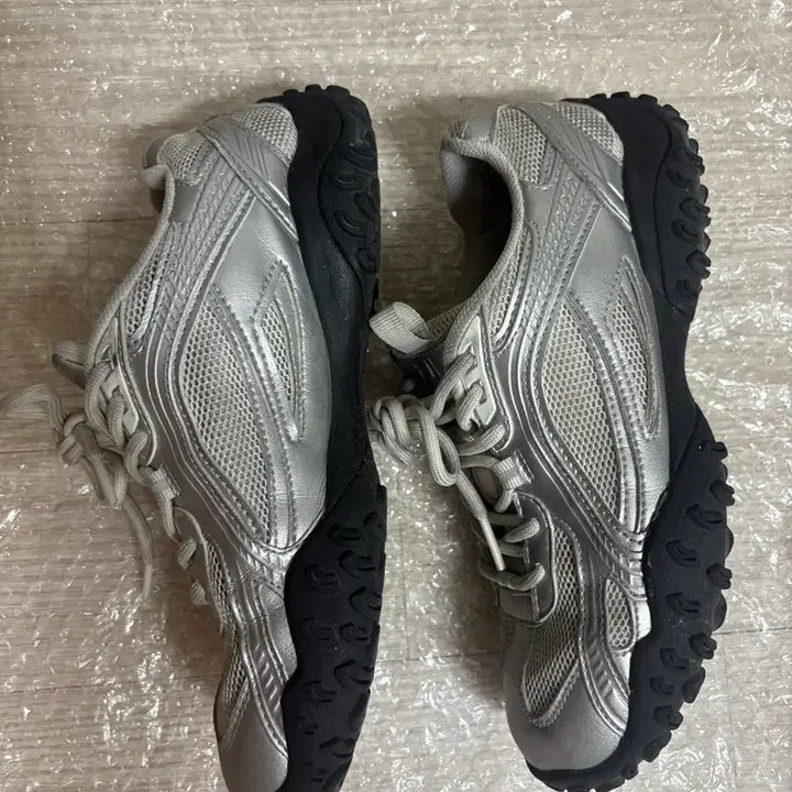 [BUNJANG] Fila Eshafe Silvermoon Shoes (Size 235) / 휠라 에샤페 실버문 (235)