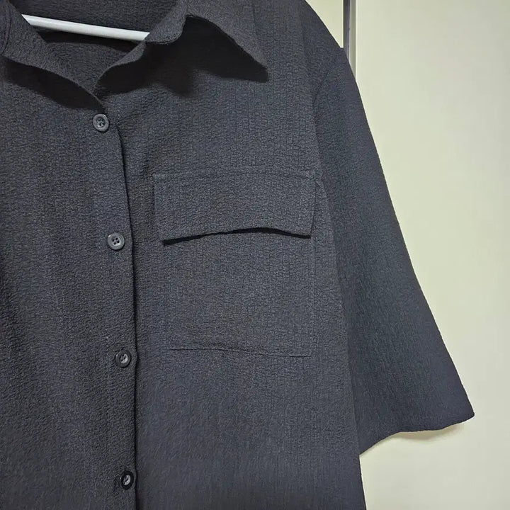[BUNJANG] Black Textured Short-Sleeve Shirt Outerwear / [새상품] 블랙 지지미 반팔 셔츠 아우터