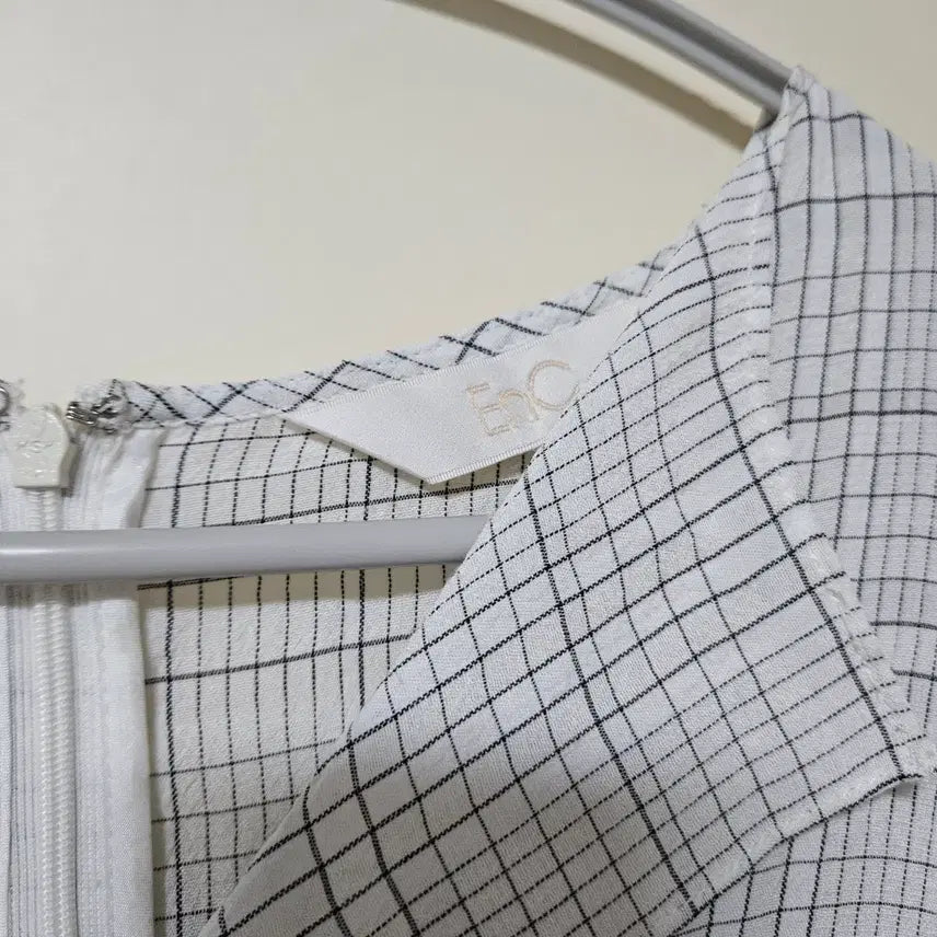 [BUNJANG] ENC Check Shirring Frill Summer Blouse / ENC 잔체크 셔링 프릴 여름 블라우스