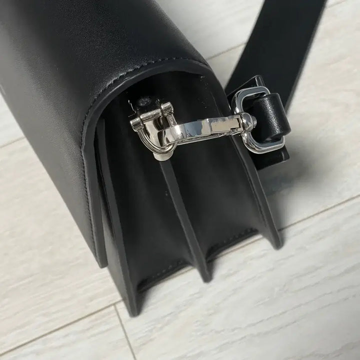[BUNJANG] JW PEI Mini Flap Bag Black / JW PEI 쥬페이 미니 플랩백 블랙