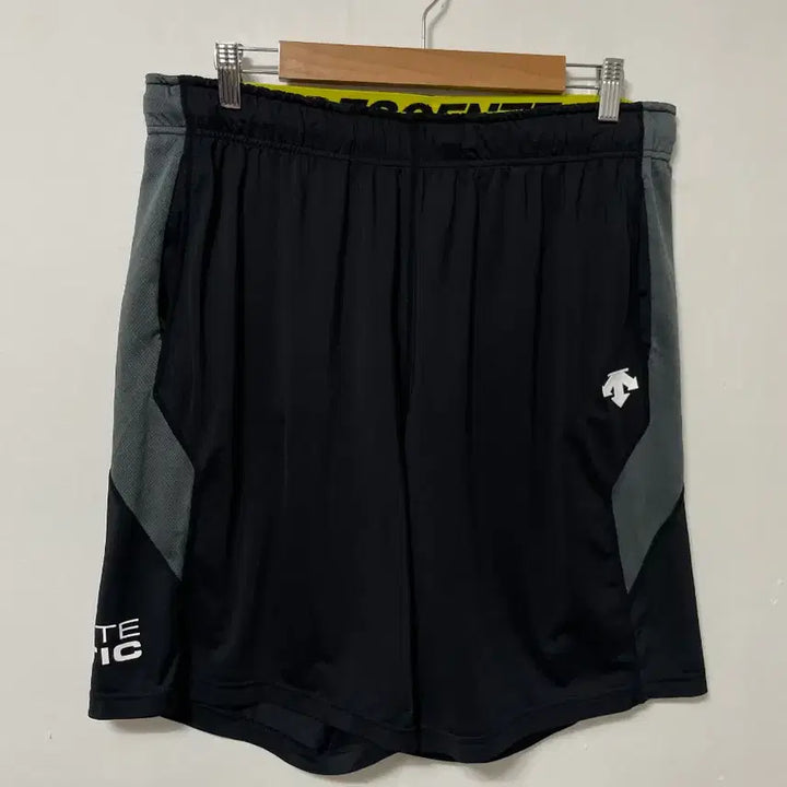 [BUNJANG] Descente Functional Stretch Banding Shorts / 33-34 데상트 기능성 스판 밴딩 반바지 정품