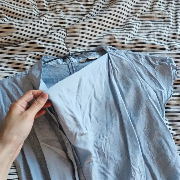 [BUNJANG] Our Comos Sky Blue Chiffon Blouse / une comos 하늘색 블라우스 아워코모스