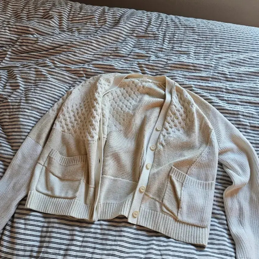 [BUNJANG] COS Ivory Knit Cardigan with Pocket Design / 코스 아이보리 니트 가디건 포켓 디자인