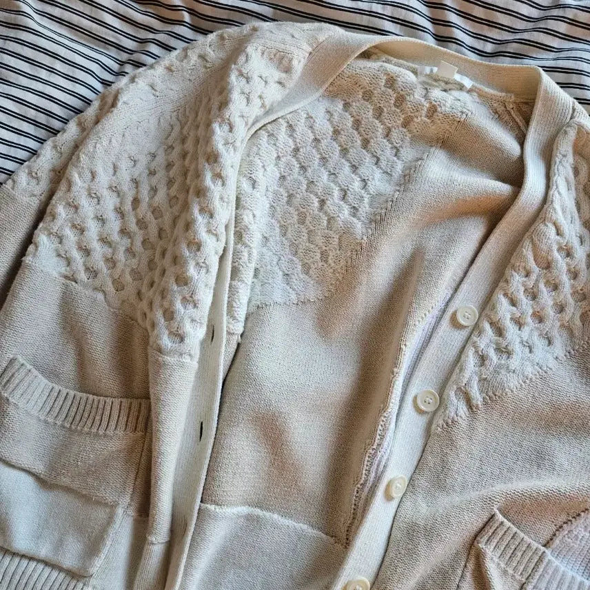 [BUNJANG] COS Ivory Knit Cardigan with Pocket Design / 코스 아이보리 니트 가디건 포켓 디자인