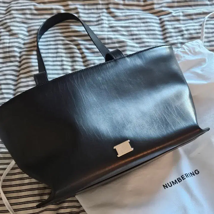 [BUNJANG] Numbering Black Leather Tote Bag / 넘버링 블랙 레더 토트백