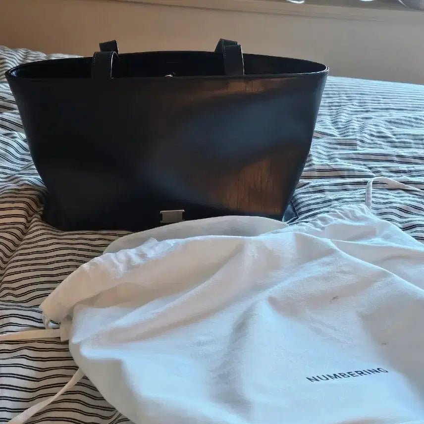 [BUNJANG] Numbering Black Leather Tote Bag / 넘버링 블랙 레더 토트백