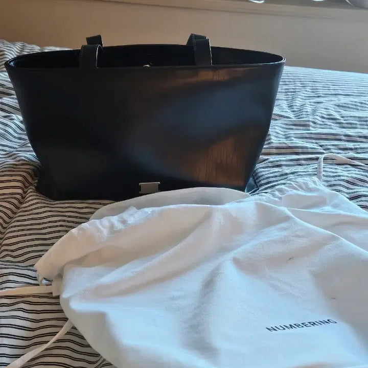 [BUNJANG] Numbering Black Leather Tote Bag / 넘버링 블랙 레더 토트백