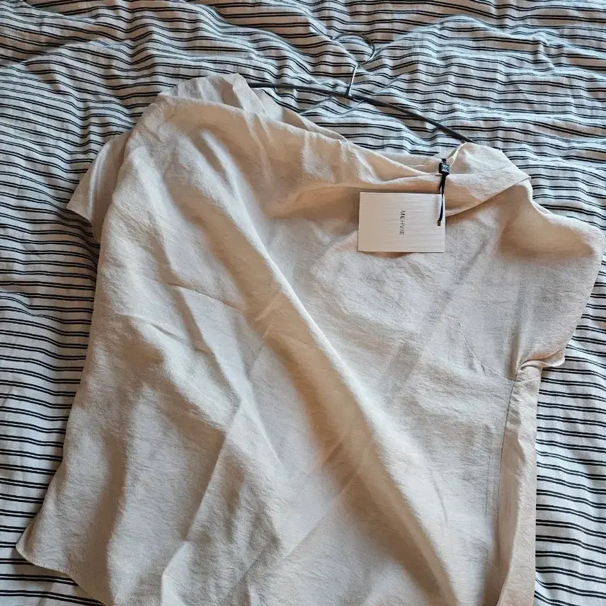 [BUNJANG] MEVI Short Sleeve Blouse Ivory New / 메비 반팔 블라우스 아이보리 새상품