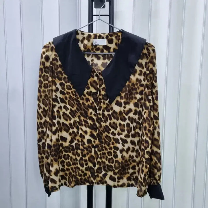 [BUNJANG] Black Collar Leopard Print Blouse / 레오파드 블라우스 검정 카라 포인트