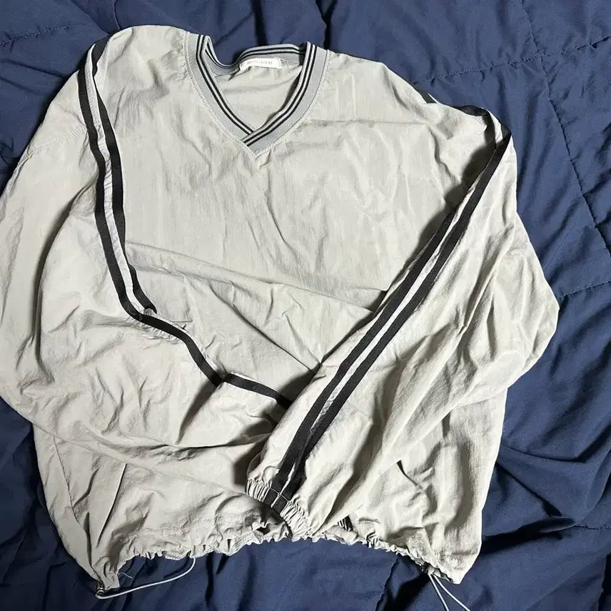 [BUNJANG] Slowand V-Neck Sweatshirt / 슬로우앤드 브이넥 맨투맨
