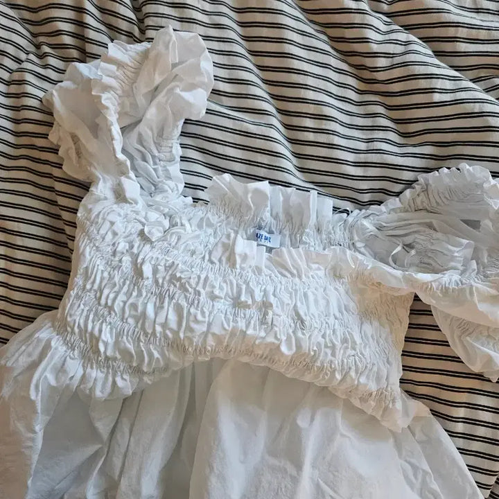 [BUNJANG] White Shirring Puff Short Sleeve Mini Dress / 화이트 셔링 퍼프 반팔 미니 원피스 10만원댜구먀