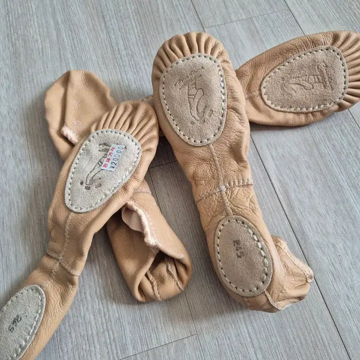 [BUNJANG] Leather Ballet Shoes (245mm) - Set of 2 / 미투리제품 가죽 발레슈즈 245mm  2켤레