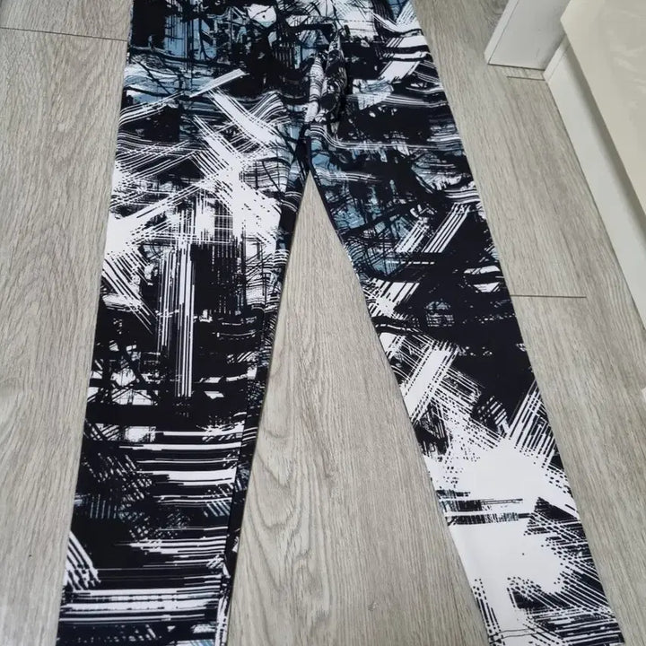 [BUNJANG] Black/White Pattern Leggings / 블랙/화이트 패턴 레깅스
