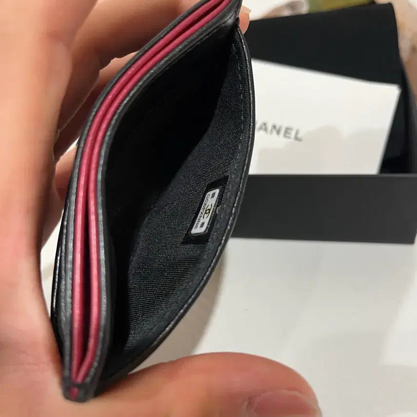 [SOLD OUT] 샤넬 19 카드지갑 블랙 금장 정품