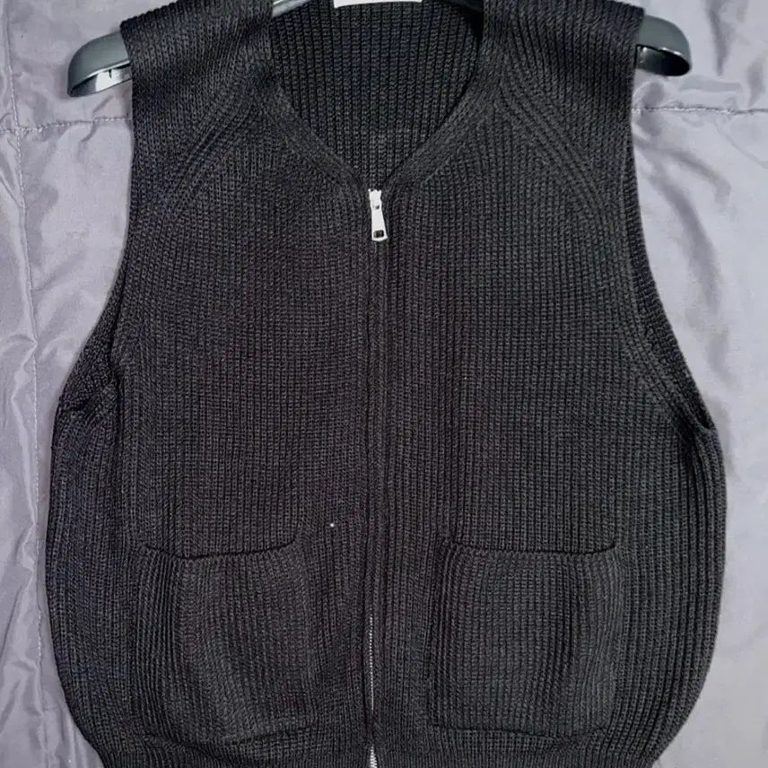 [BUNJANG] Beslow Black Knit Zip-Up Vest L Size / 비슬로우 블랙 니트 집업 베스트 L 사이즈