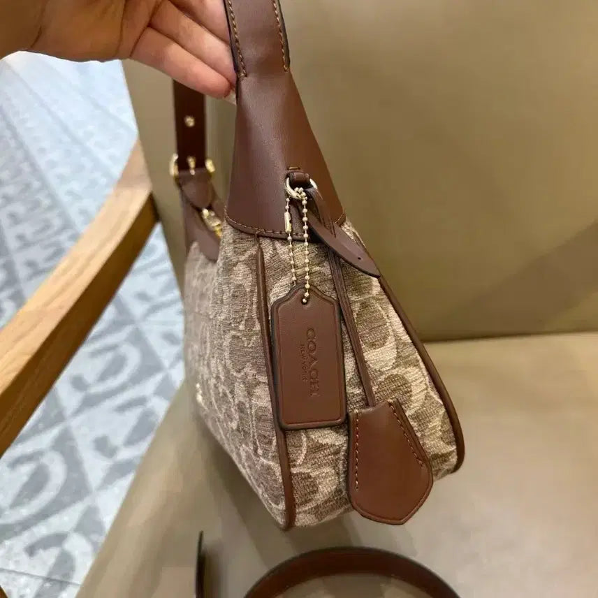 [BUNJANG] COACH Signature Pattern Shoulder Bag Brown / 코치 신상 숄더백