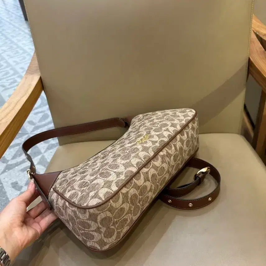 [BUNJANG] COACH Signature Pattern Shoulder Bag Brown / 코치 신상 숄더백