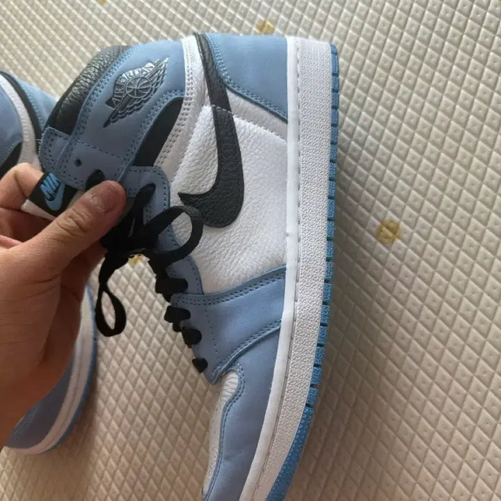 [BUNJANG] Nike Air Jordan 1 High UNC Blue Sneakers / 나이키 에어 조던1 하이 UNC 블루