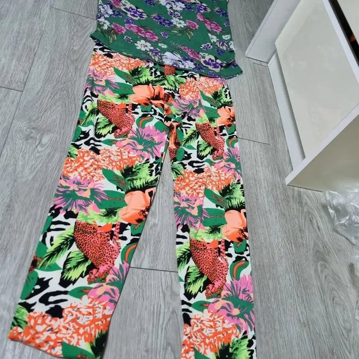 [BUNJANG] Flower Pattern Top and Leggings Set / 플라워 패턴 상의 + 레깅스 세트
