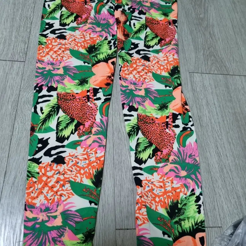 [BUNJANG] Flower Pattern Top and Leggings Set / 플라워 패턴 상의 + 레깅스 세트