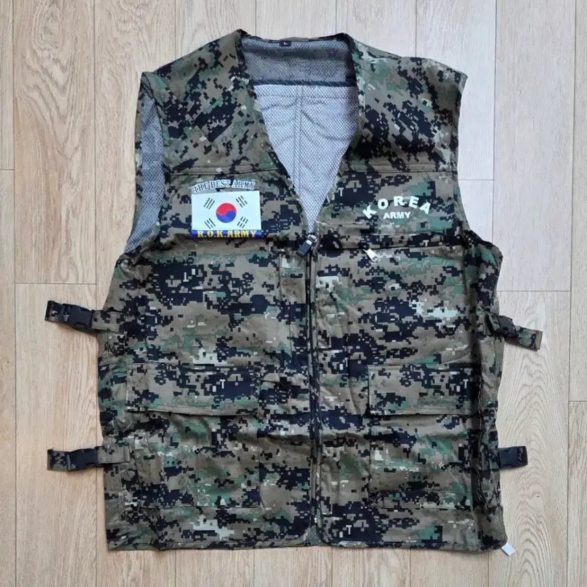 [BUNJANG] Unused Korean Army Ice Vest (L, fits 90-100) / 미사용 한국 육군 아이스조끼 L사이즈 (90~100정도) (줄자사진