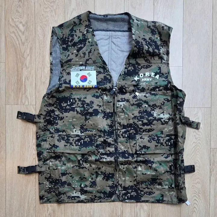 [BUNJANG] Unused Korean Army Ice Vest (L, fits 90-100) / 미사용 한국 육군 아이스조끼 L사이즈 (90~100정도) (줄자사진