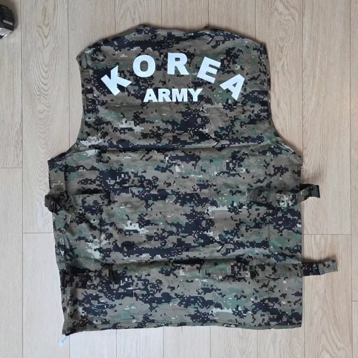[BUNJANG] Unused Korean Army Ice Vest (L, fits 90-100) / 미사용 한국 육군 아이스조끼 L사이즈 (90~100정도) (줄자사진