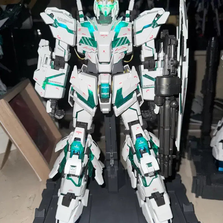 [BUNJANG] Bandai PG Unicorn Gundam Final Battle Spec Model Kit (Pre-assembled, Decals, LED) / pg 유니콘 최종결전 건담 프라모델 가조립 데칼 led작