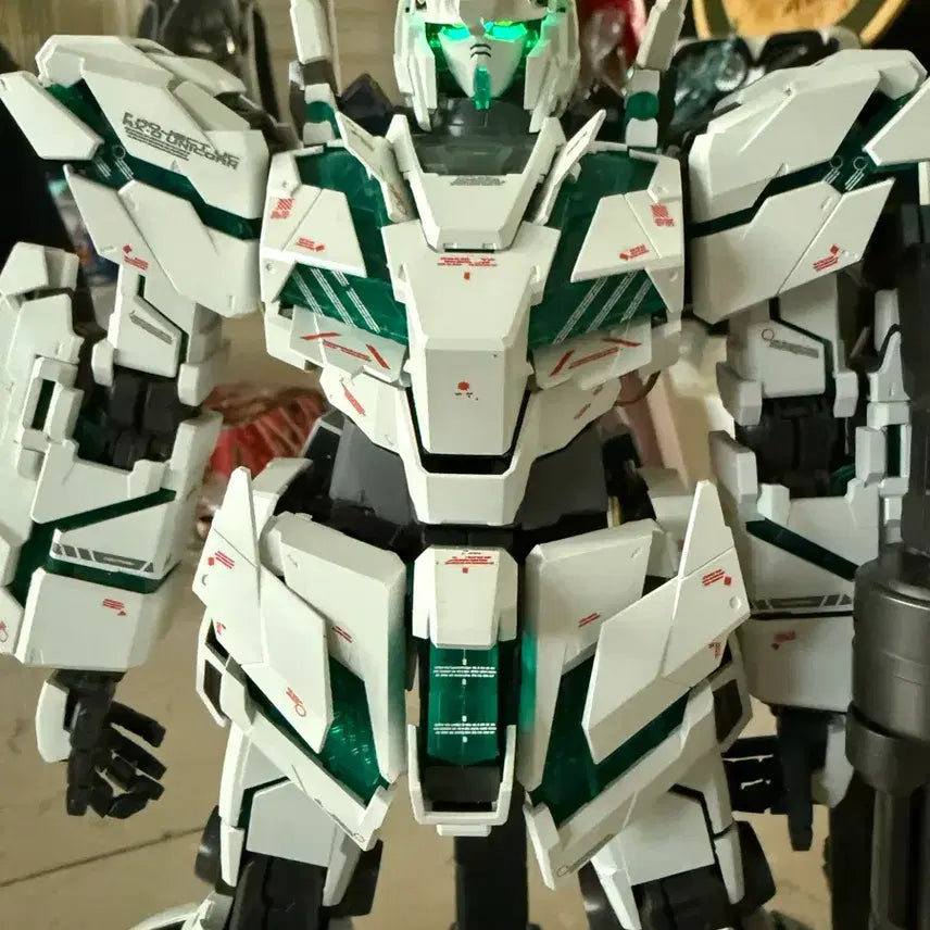 [BUNJANG] Bandai PG Unicorn Gundam Final Battle Spec Model Kit (Pre-assembled, Decals, LED) / pg 유니콘 최종결전 건담 프라모델 가조립 데칼 led작