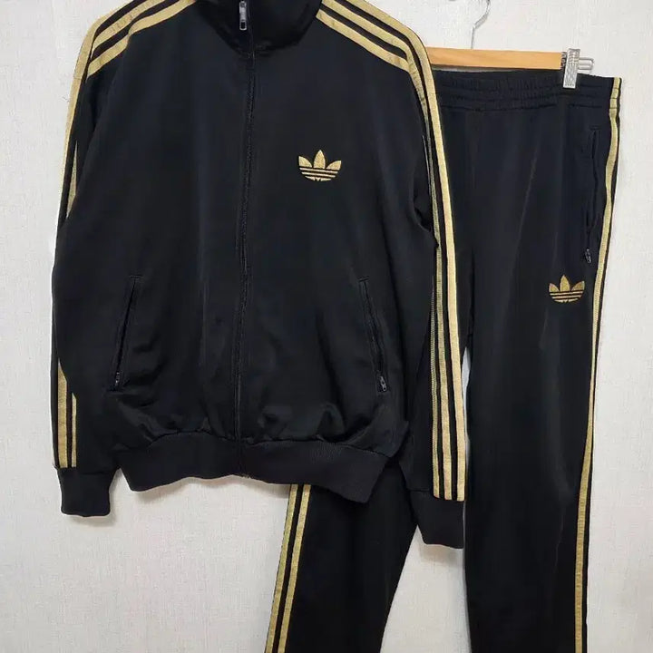 [SOLD OUT] 아디다스 파이어버드 셋업 (검/금)