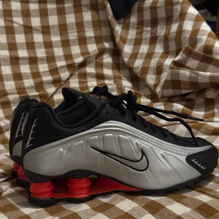 [BUNJANG] Nike Shox R4 Metallic Silver Red Women&
