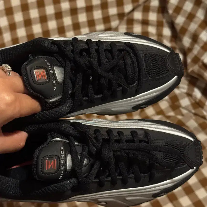[BUNJANG] Nike Shox R4 Metallic Silver Red Women&