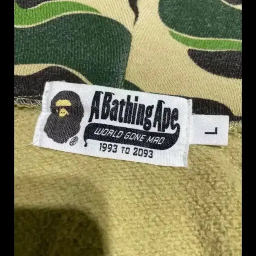 [BUNJANG] BAPE Shark Camo Full Zip Hoodie / 베이프 샤크 카모 후드집업