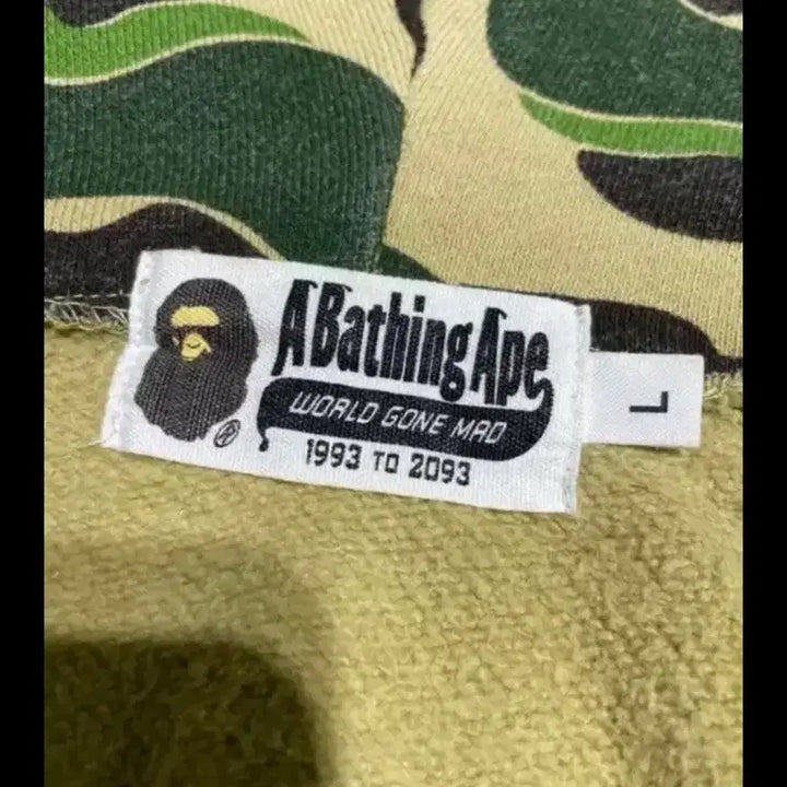 [BUNJANG] BAPE Shark Camo Full Zip Hoodie / 베이프 샤크 카모 후드집업