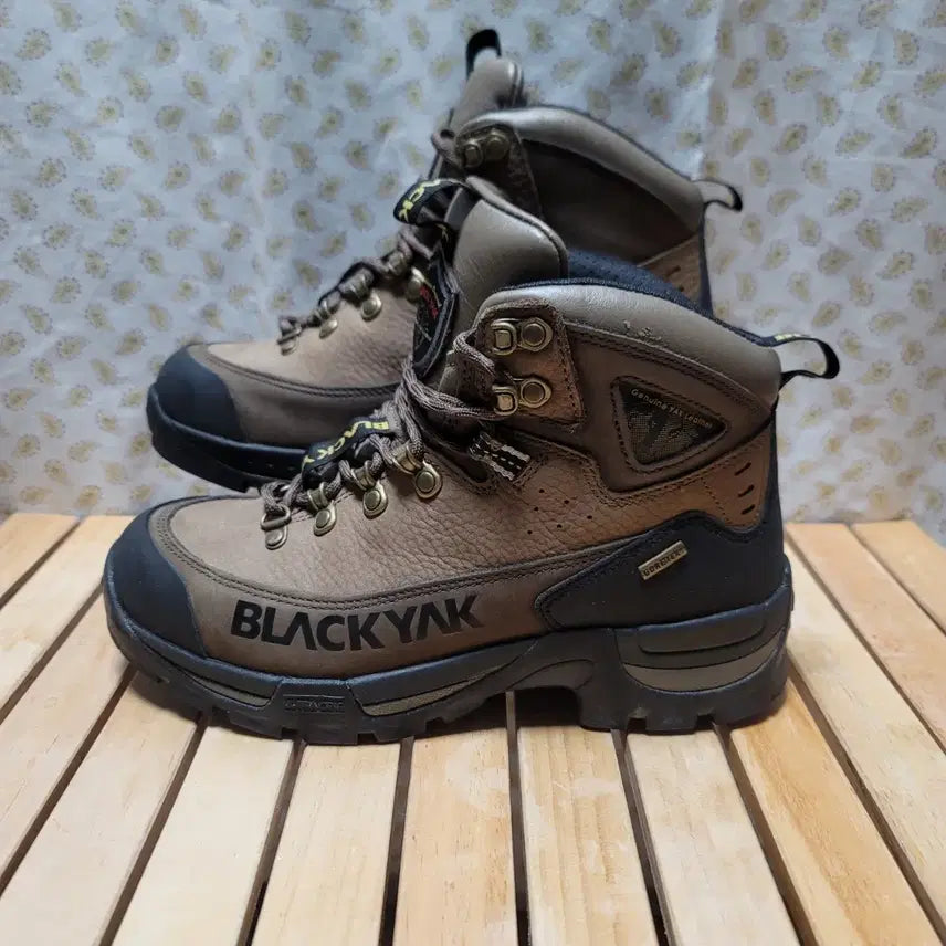 [BUNJANG] Black Yak Gore-Tex Hiking Boots Size 245 / 블랙야크 고어텍스 등산화 245