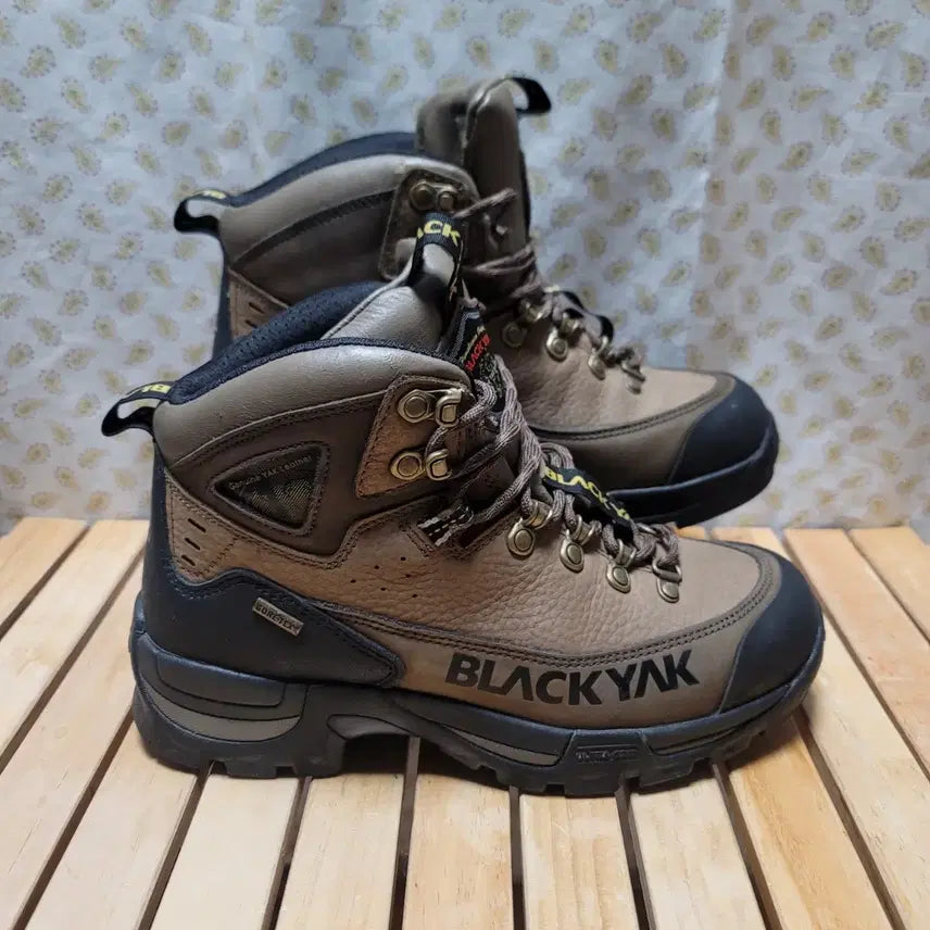 [BUNJANG] Black Yak Gore-Tex Hiking Boots Size 245 / 블랙야크 고어텍스 등산화 245