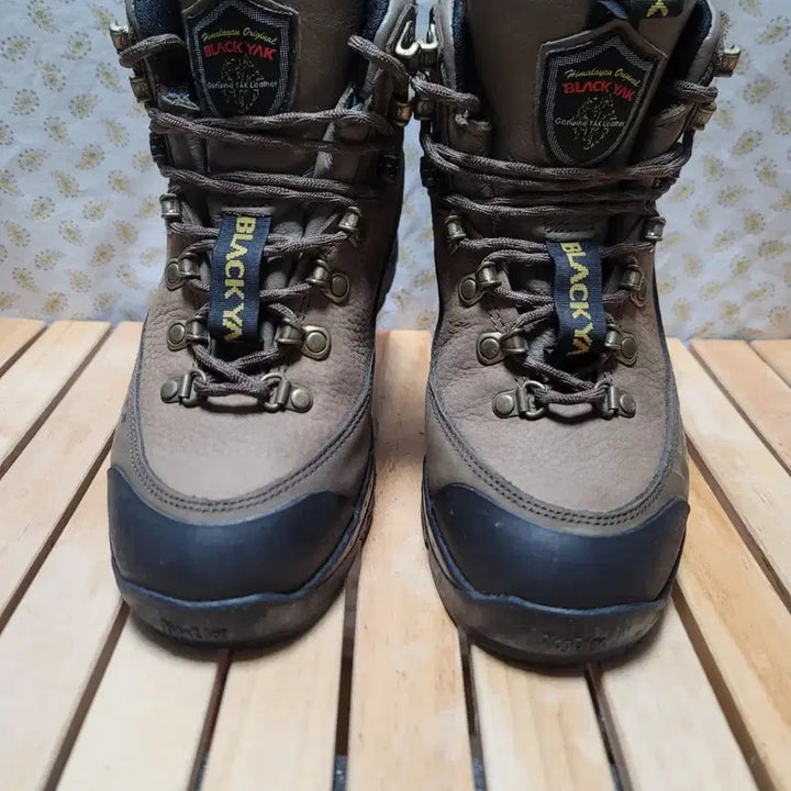 [BUNJANG] Black Yak Gore-Tex Hiking Boots Size 245 / 블랙야크 고어텍스 등산화 245