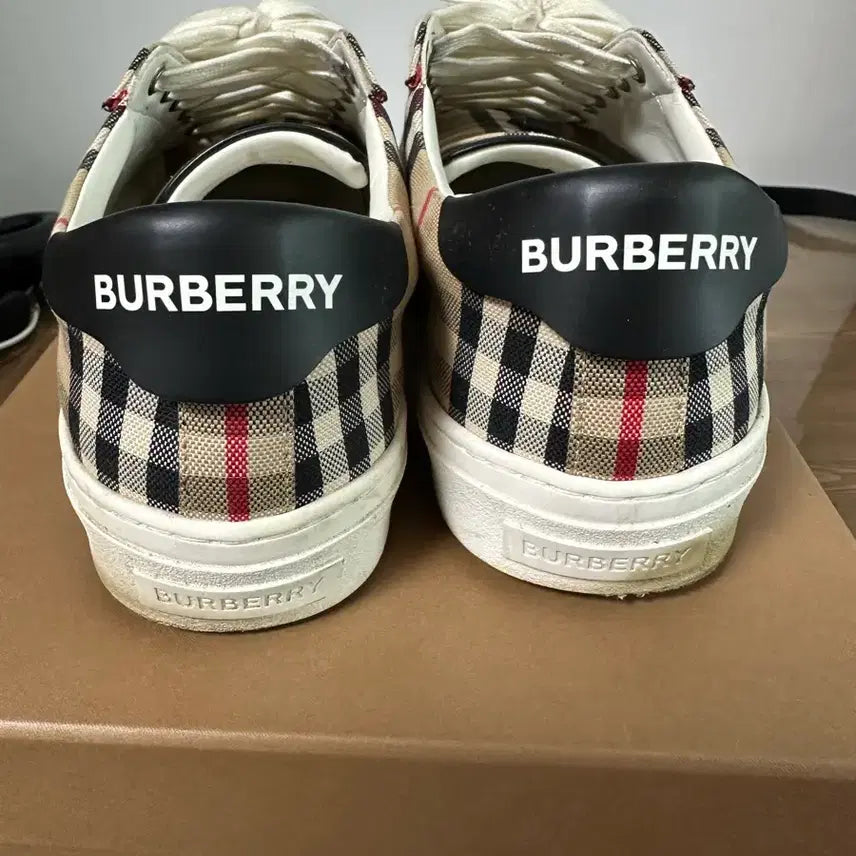 [SOLD OUT] 버버리 스니커즈 41사이즈