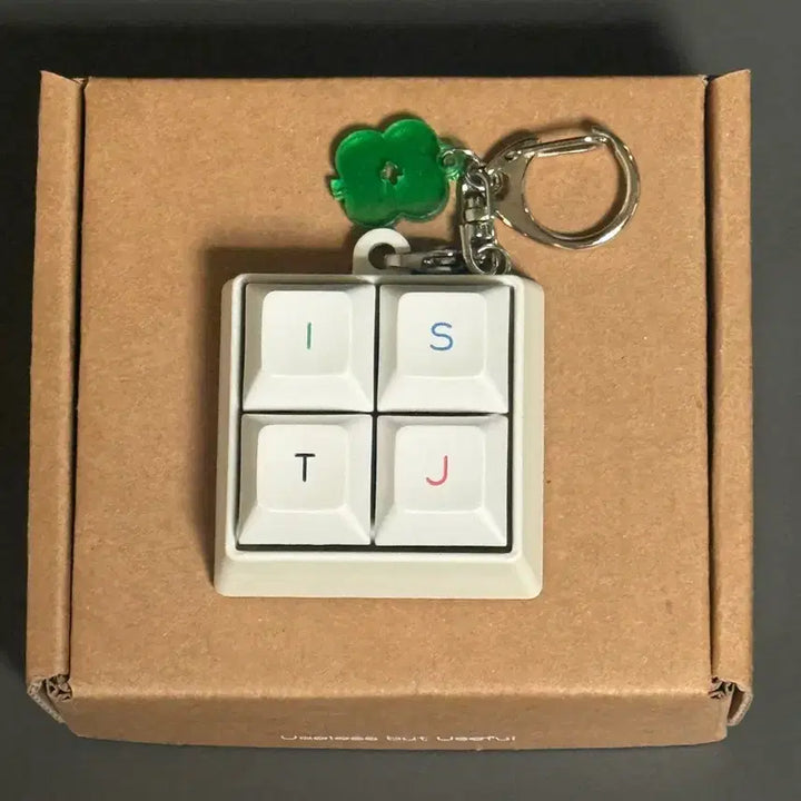 [BUNJANG] MBTI ISTJ Mechanical Keyboard Keychain / mbti 청축 키보드 키링 istj 판매