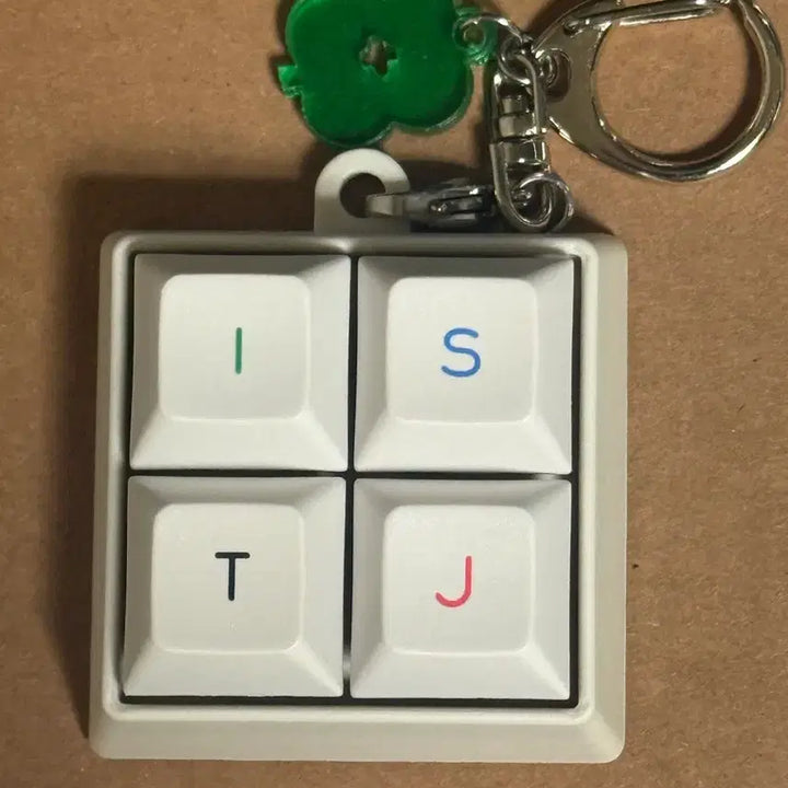 [BUNJANG] MBTI ISTJ Mechanical Keyboard Keychain / mbti 청축 키보드 키링 istj 판매